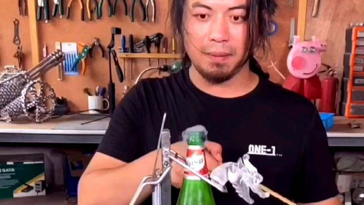 自制多米诺开瓶器,一次开100瓶乌苏,让开盖更加简单且硬气