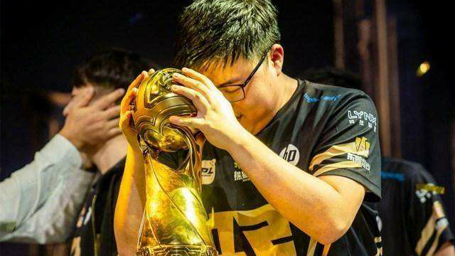 Uzi已断开连接!狂小狗职业生涯高光集锦!