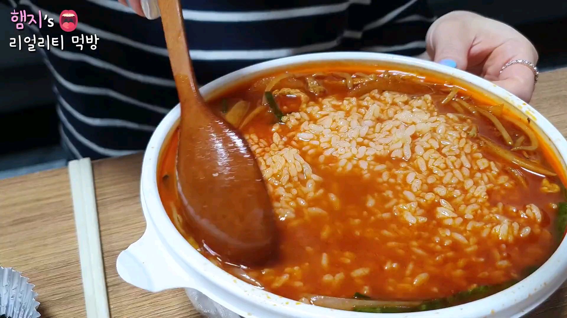 【hamzy真实吃播】海鲜辣汤饭~!用来醒酒的最近选择~(ft.煎饺)☆甜点是冷面~!
