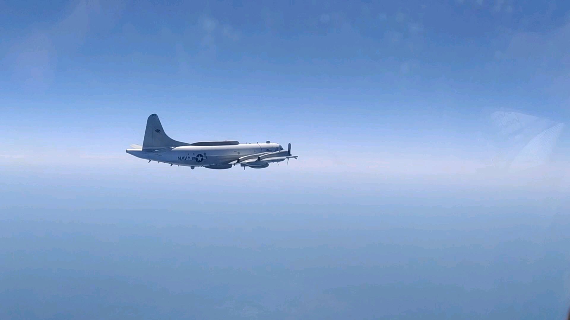 美国海军ep-3e白羊座飞机在黑海的护航