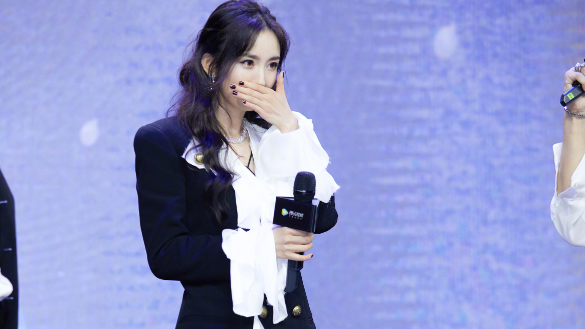 杨幂 出席腾讯视频年度发布会 宣传电视剧《斛珠夫人》