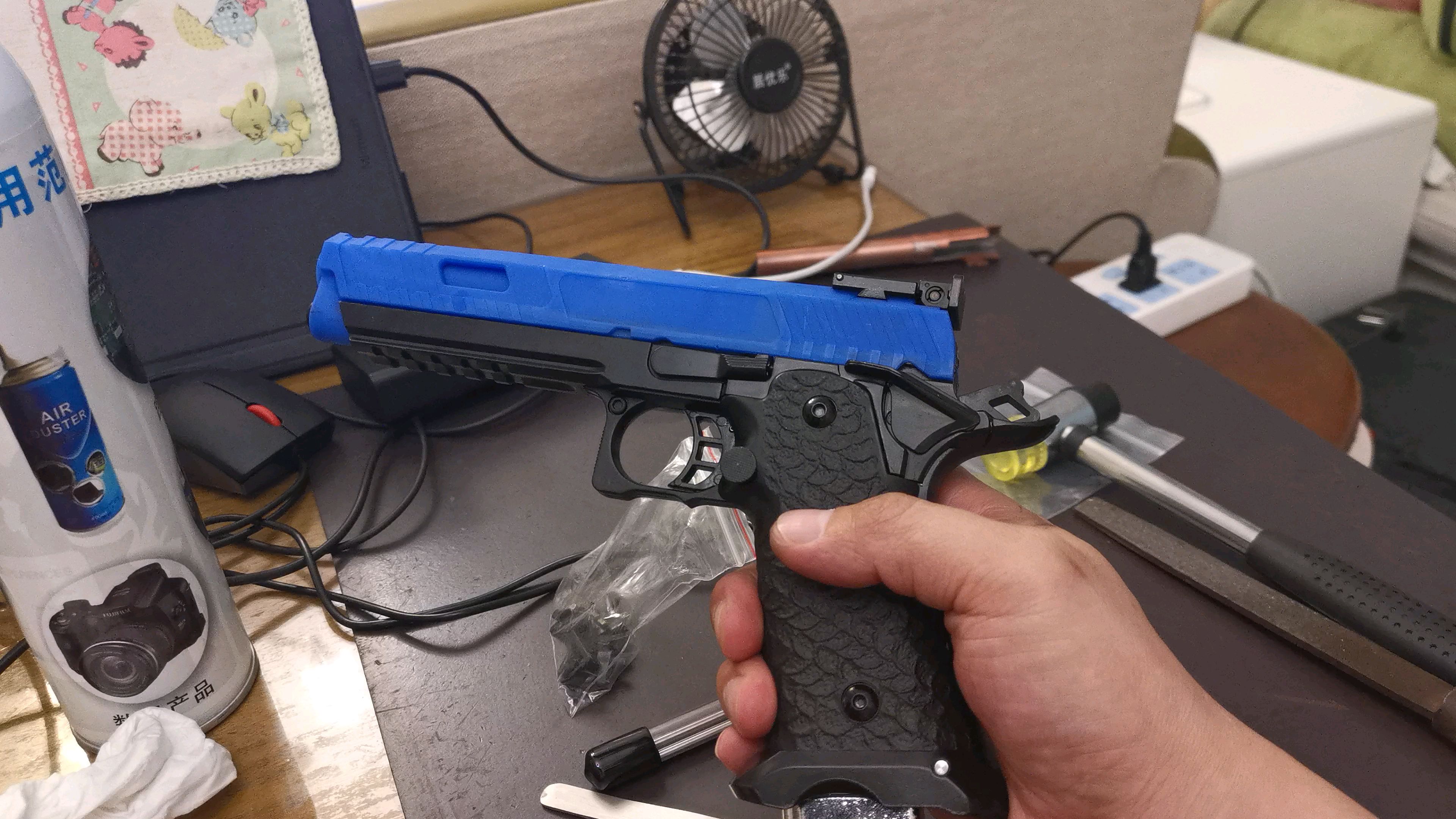 番茄2011水弹玩具上总成从后往前拆解视频