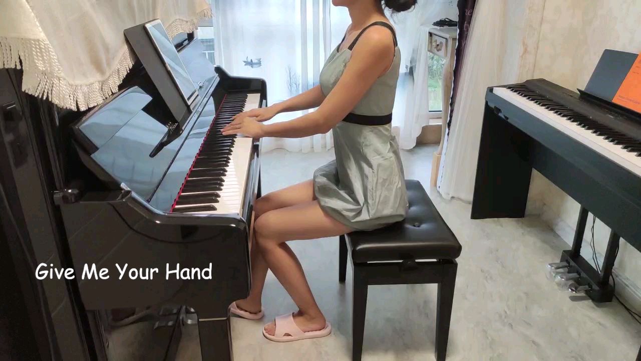 《Give Me Your Hand》