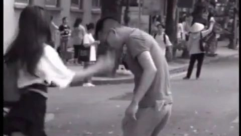 其实从她抬腿的那一刻就输了