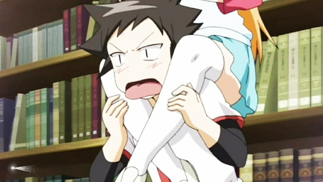 你的头发扎疼我了,看我不夹爆你的脑袋!