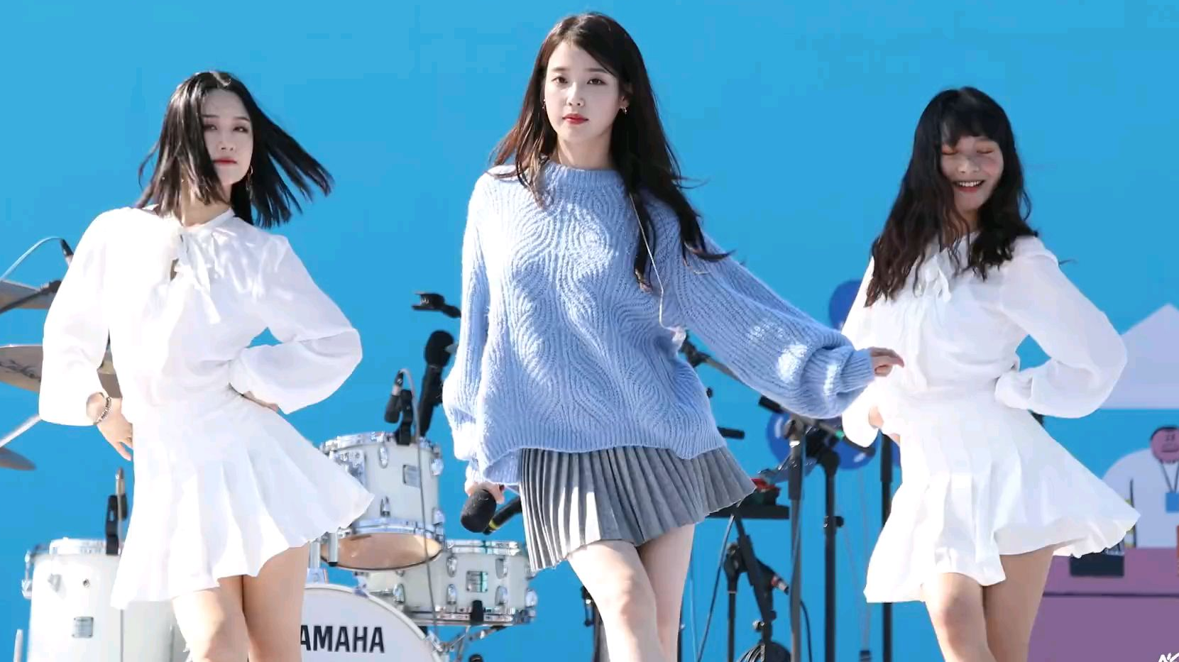 【国民妹妹】IU 李知恩,可爱到爆!舞台上大秀歌喉