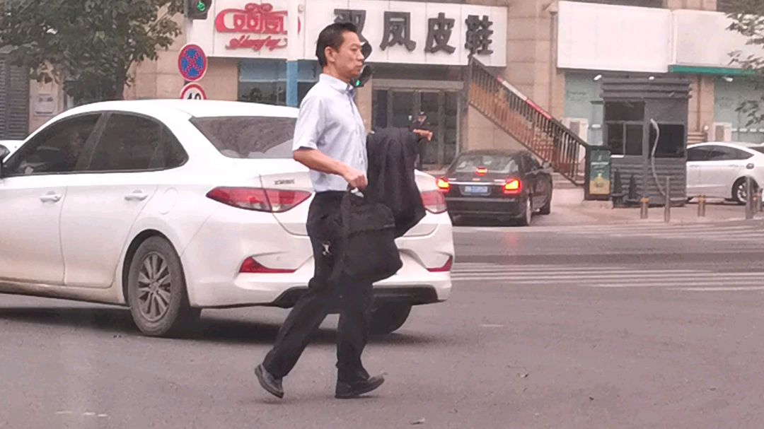 人 类 迷 惑 行 为