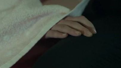 小伙真是个渣男,都已经有老婆了,还搭上了老婆的闺蜜