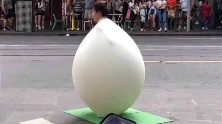 蹦 蹦 炸 弹