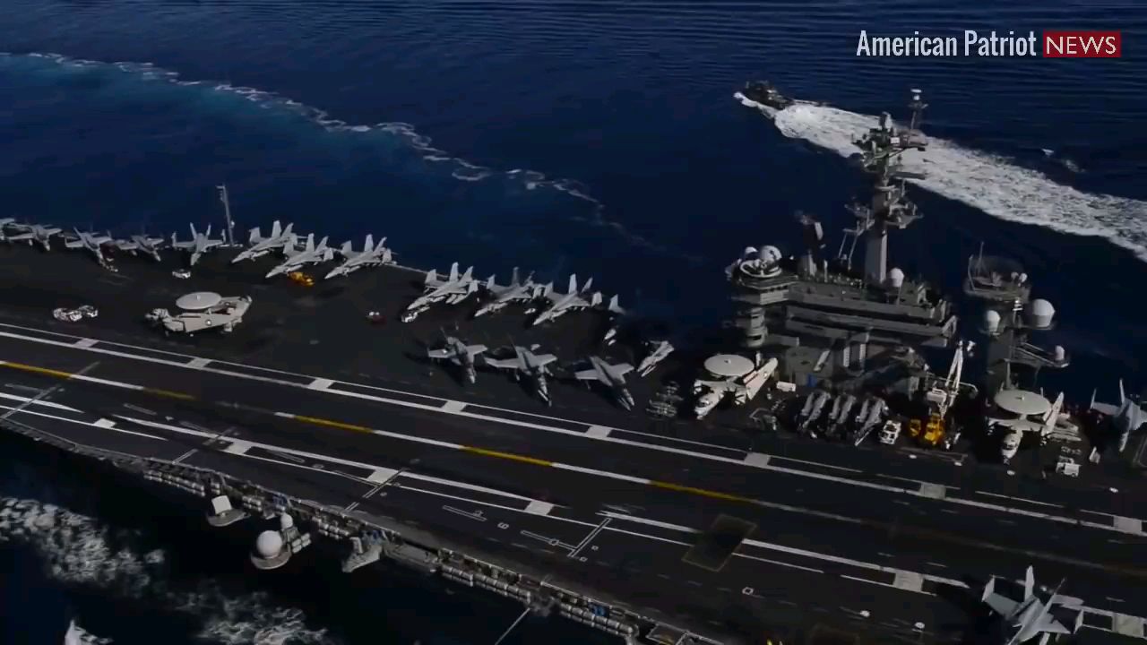 美国海军核动力航母•卡尔·文森号(CVN-70)执行飞行作业