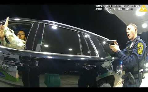 美国军官被美国警察揍了完整视频
