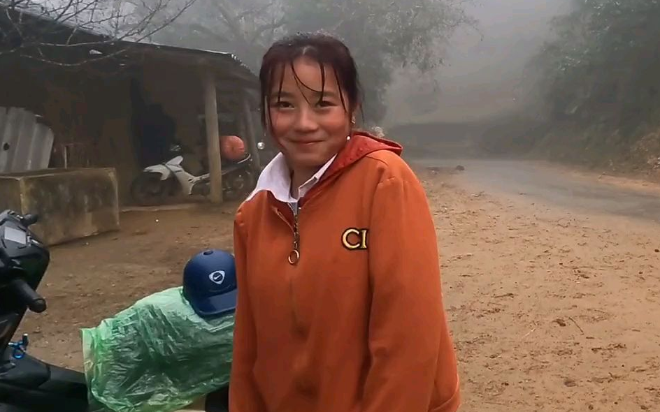 来越南农村姑娘家玩,她爷爷以前是从中国逃到越南来的