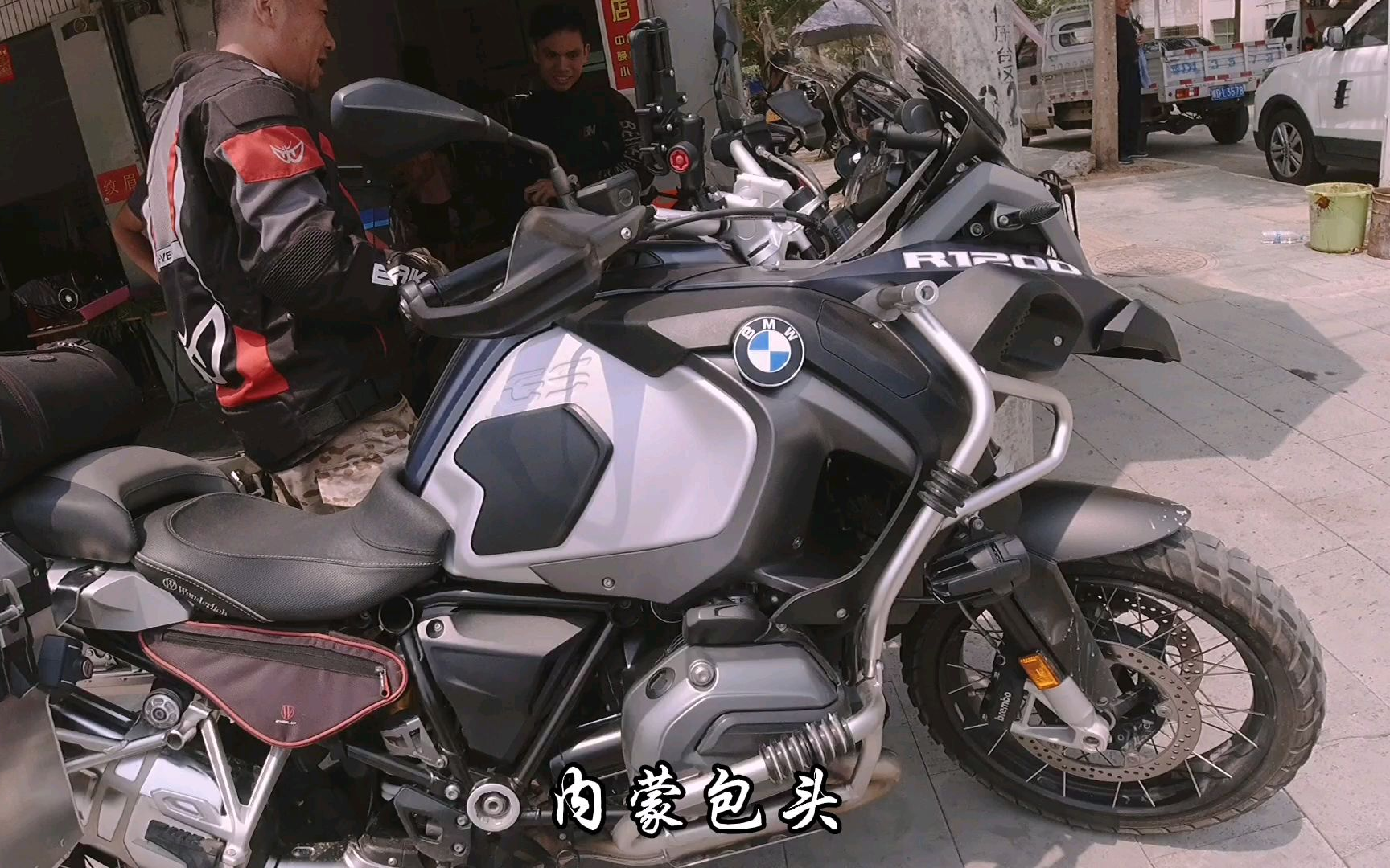 在海南偶遇骑27万宝马摩托车来旅行的内蒙古老哥