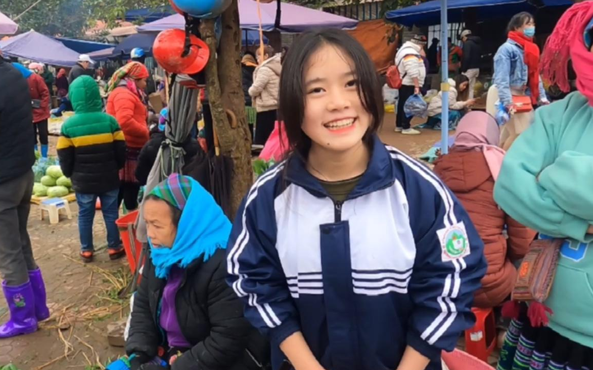 越南农村姑娘赶集摆摊卖辣椒,她妈妈说我又来泡她女儿,真是辣妹子。