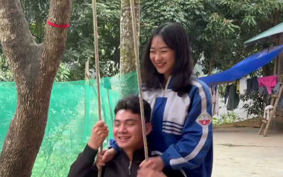 来越南阿金姑娘家玩,两姐妹也太可爱了吧,有网友叫我把她们也拉进团队,你们觉得如何?