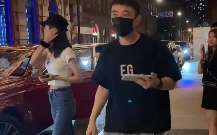 校长怕别人知道是他,女的怕别人不知道是她