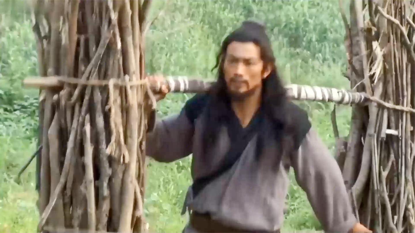 九纹龙: 樵夫藏得够深, 怎料被混混围攻, 一怒之下施展出绝世功夫