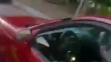 偷车贼和警察上演真实版“速度与激情” 。。。