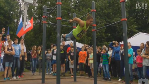 俄罗斯18岁少年街头健身秀Vladimir Tyukhanov 2015_