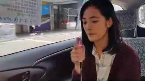 台湾妹子在出租车里唱了一首《小幸运》,声音超好听