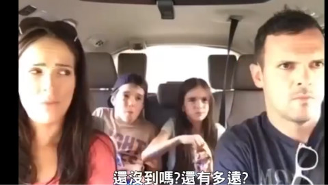 前一阵很火的国外家庭,小女儿的歌喉~!真心很赞啊!