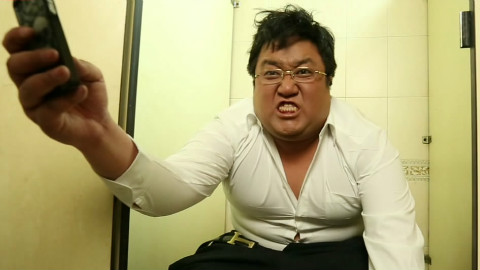 小编全力以赴的样子,这明明是便秘啊