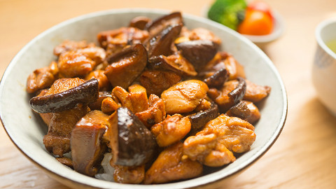【绵羊料理】香菇鸡腿肉饭的做法