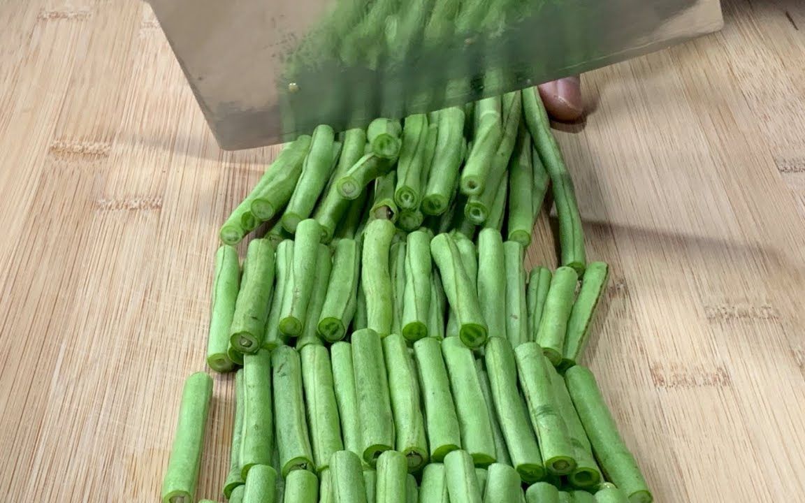 炒豆角有人焯水有人直接炒, 怪不得不好吃, 原来饭店大厨这样做