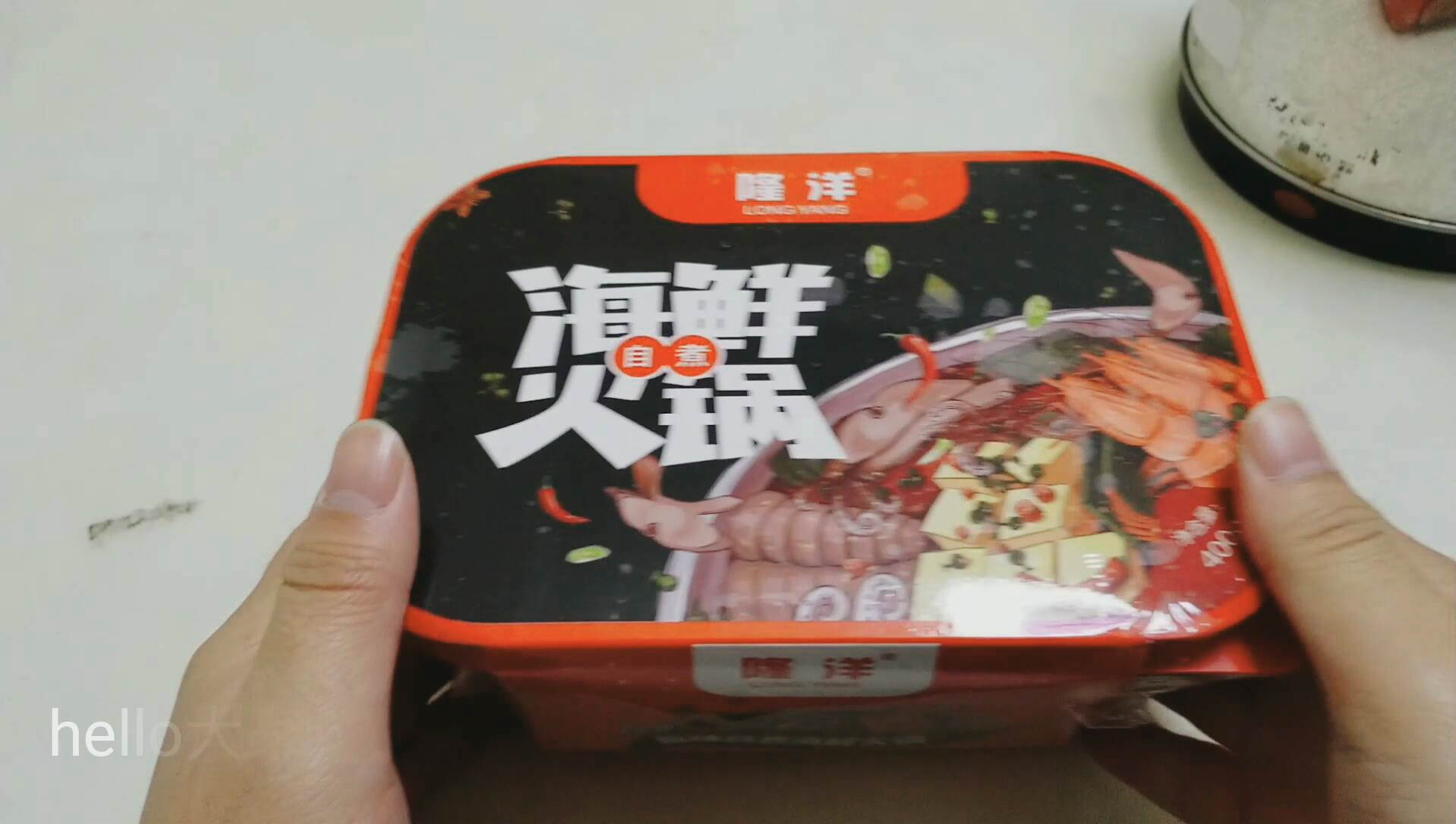 28元“麻辣海鲜小火锅”, 还结着冰块, 超多海鲜, 大虾皮皮虾, 八爪鱼, 太香了