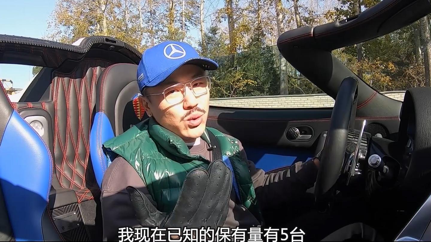 一台“不是这个时代产物”的柯尼赛格AgeraR 行驶在北京马路上