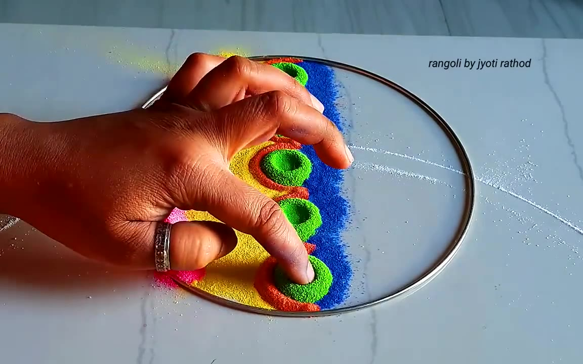 超级放松治愈的漂亮沙画制作过程,手稳得让人羡慕