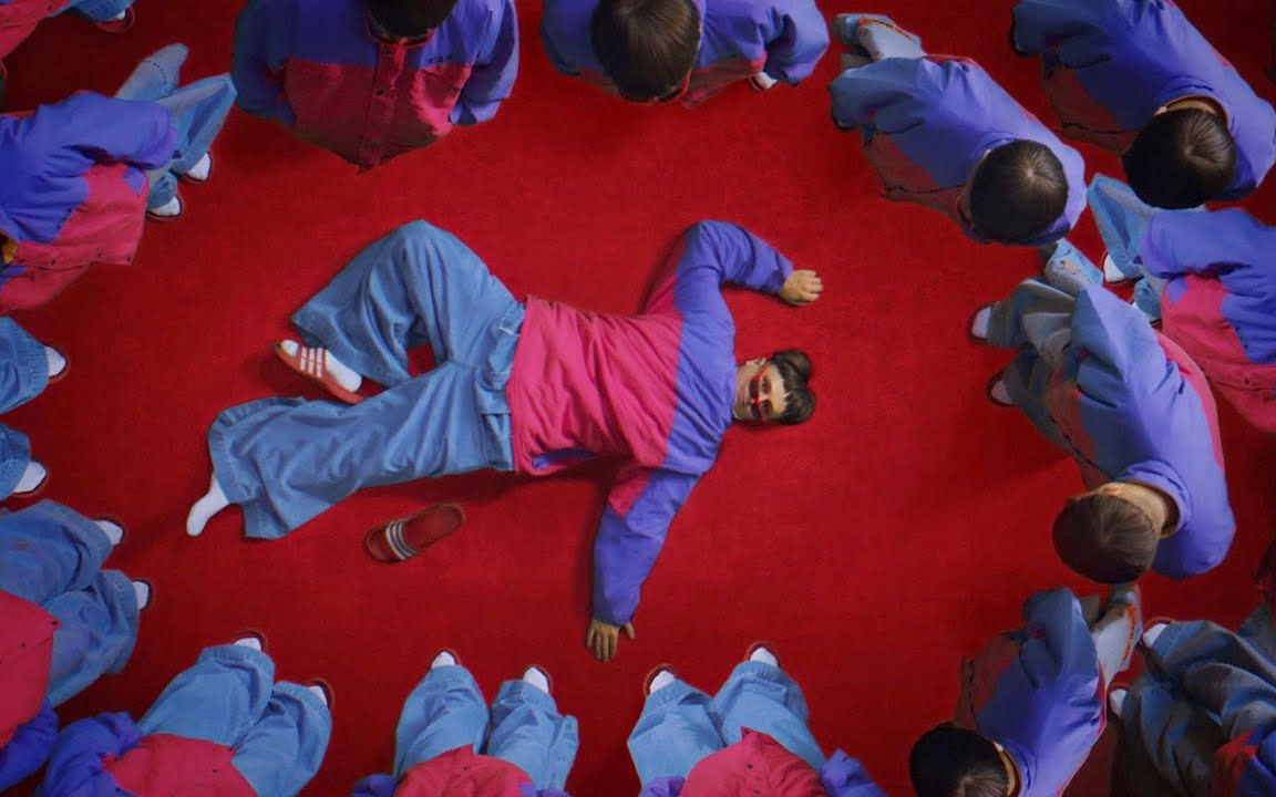 Oliver Tree - Life Goes On [Music Video]