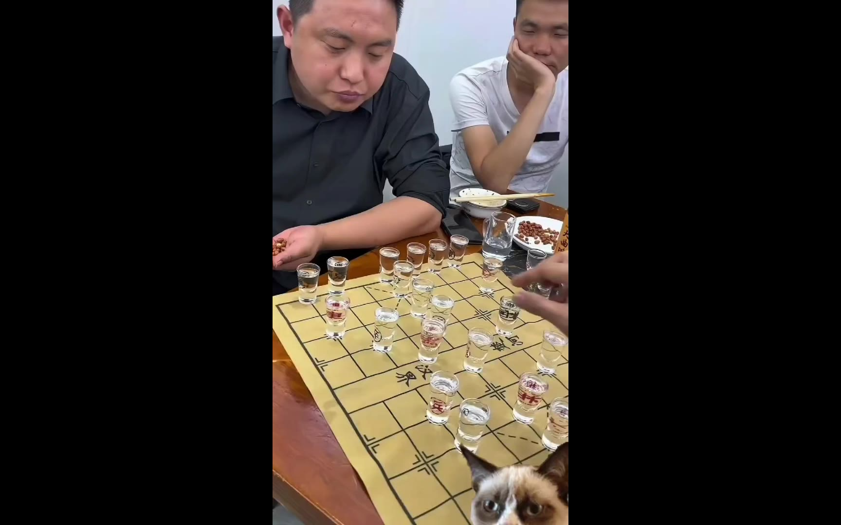 这是棋局还是酒局