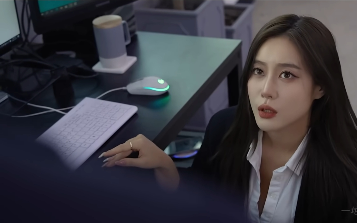 【职场女上司EP1】美女上司爱上我