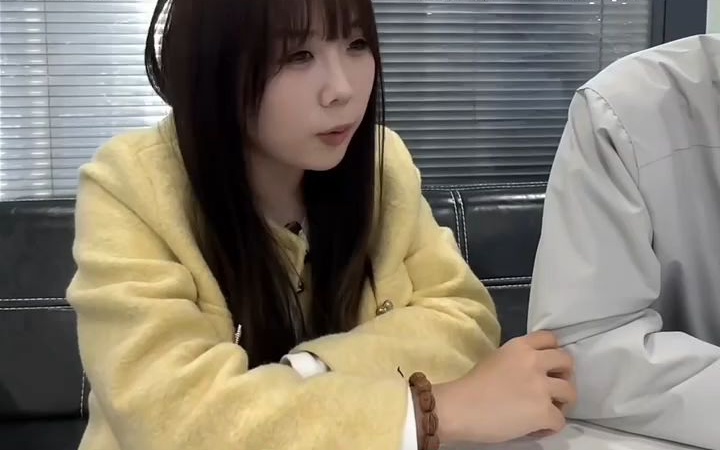 老板变态，说我腿白。