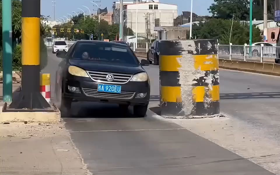 爆胎路口