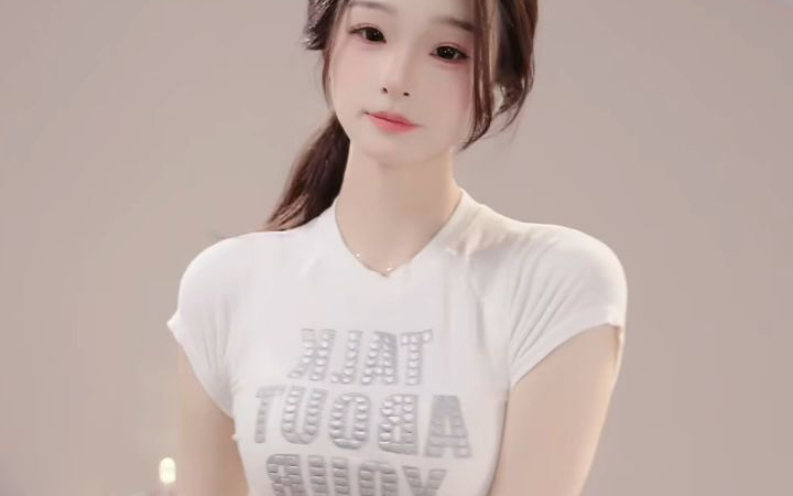 后面桌子扭曲了，应该开了瘦腰