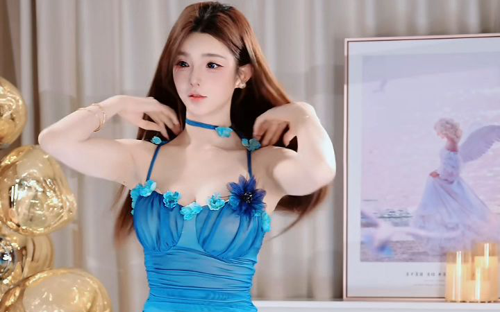 蓝裙美女