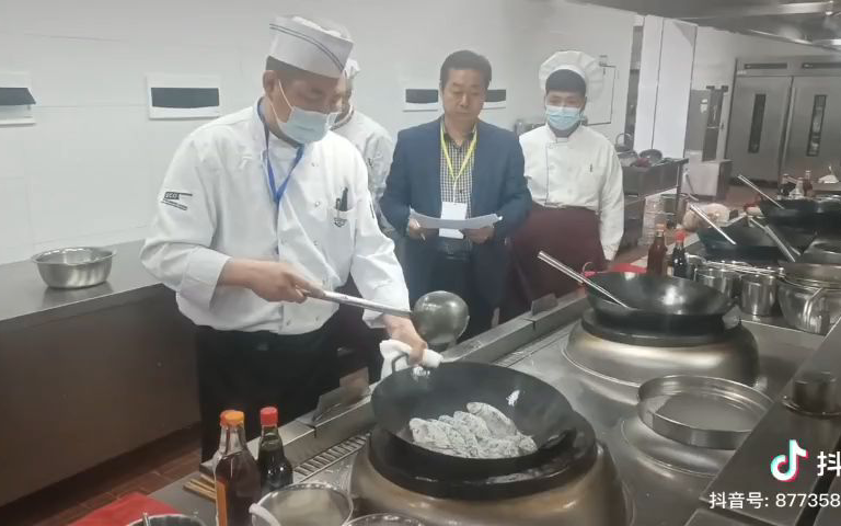 翻锅技巧演示