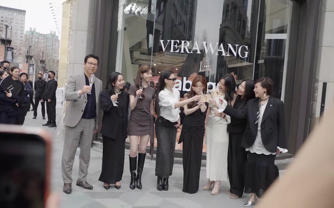 Fabrique × Vera Wang联名系列限时快闪空间 张柏芝杨超越宋妍霏齐亮相