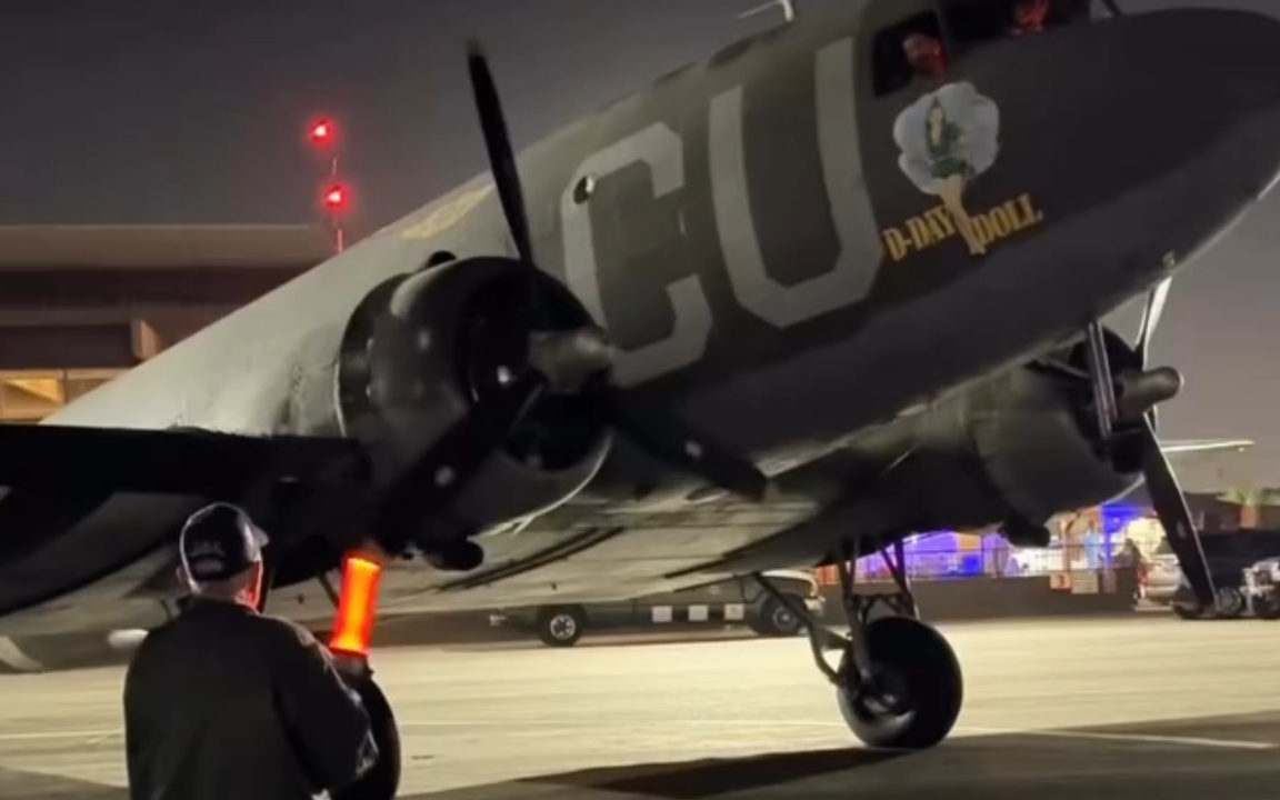 二战老兵C-53启动 诺曼底101空降师