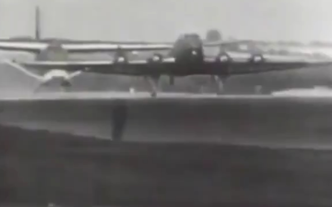 [历史影像]Ju-90拖曳Me-321起飞失败（后续Me-321标配8个推进火箭才能成功起飞）
