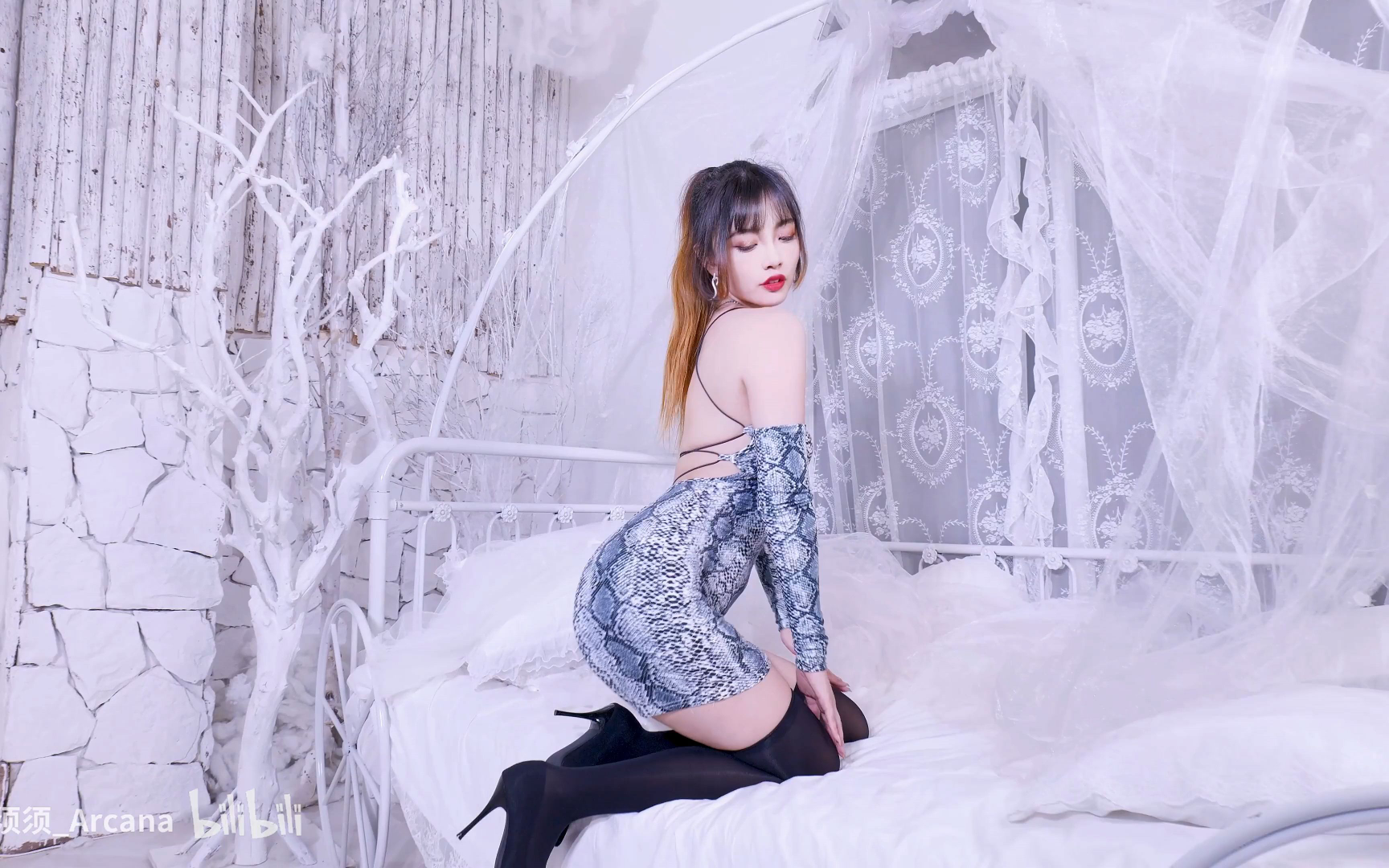 美女蛇