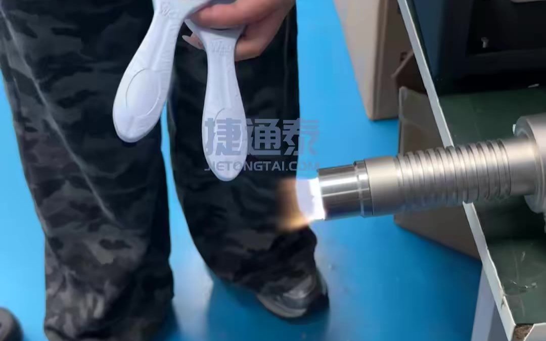 等离子表面处理机清洗塑料金属玻璃陶瓷表面，提升亲水性，增加附着力，便于后期粘接印刷涂覆