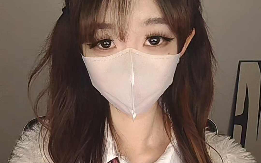就这样可怜巴巴看着泥！