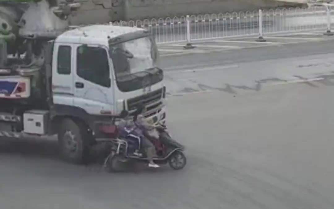 别让货车成为“祸车” 出门远离盲区