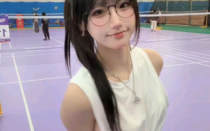 打羽毛球了
