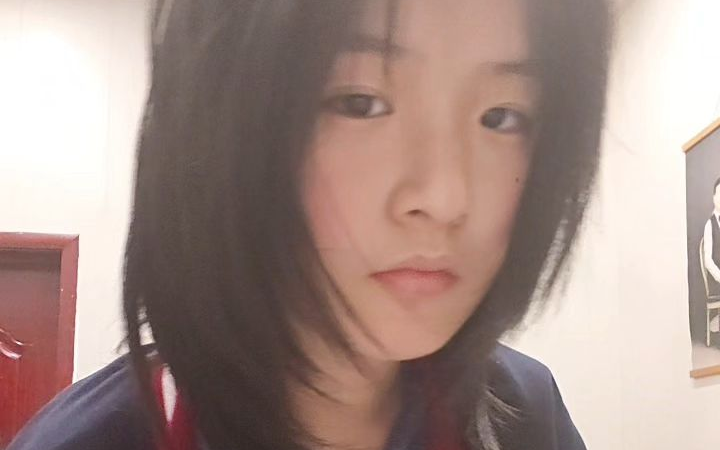 校服好丑 但我好帅。