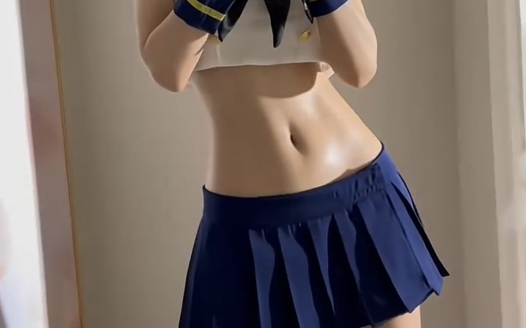 美女性感穿搭展示