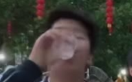 “其实我那天喝的是有毒的那杯 只是我没有露出马脚”